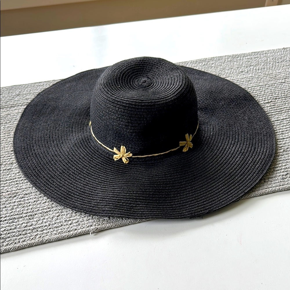 Vintage Black Large Straw Hat with Daisy Flower Detail - Picture 1 of 6
